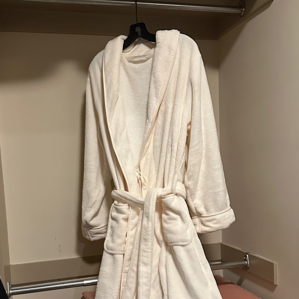 Nestwell Cozy Cream Bathrobe large/XL